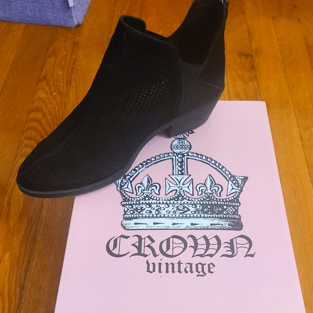 Crown Vintage Suede boots size 9